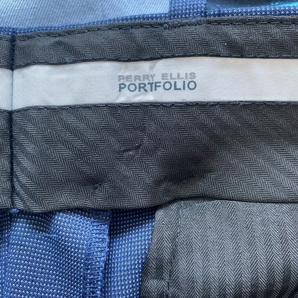 Perry Ellis pants. - Picture 3 of 4